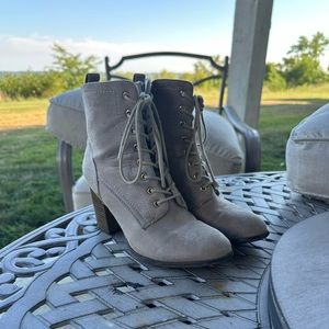Heeled boots